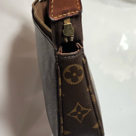 SOLD! Authentic Louis Vuitton Pochette - Picture 3 of 8